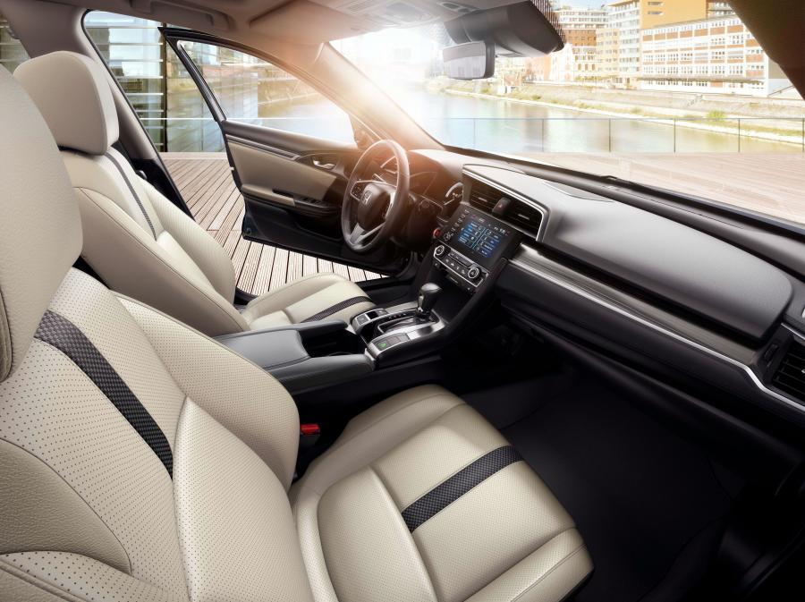 Интерьер Honda Civic Sedan (FC) 2018 года  (NA) (фото 11 из 51)